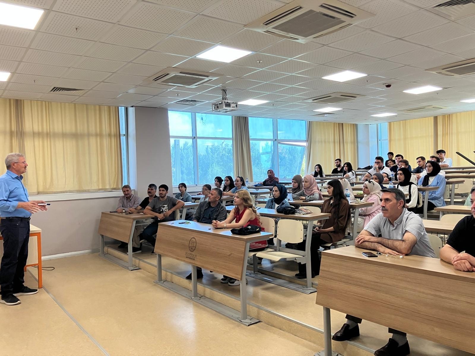 KAMU YÖNETİMİ BÖLÜMÜNDE ORYANTASYON TOPLANTISI GERÇEKLEŞTİRİLDİ